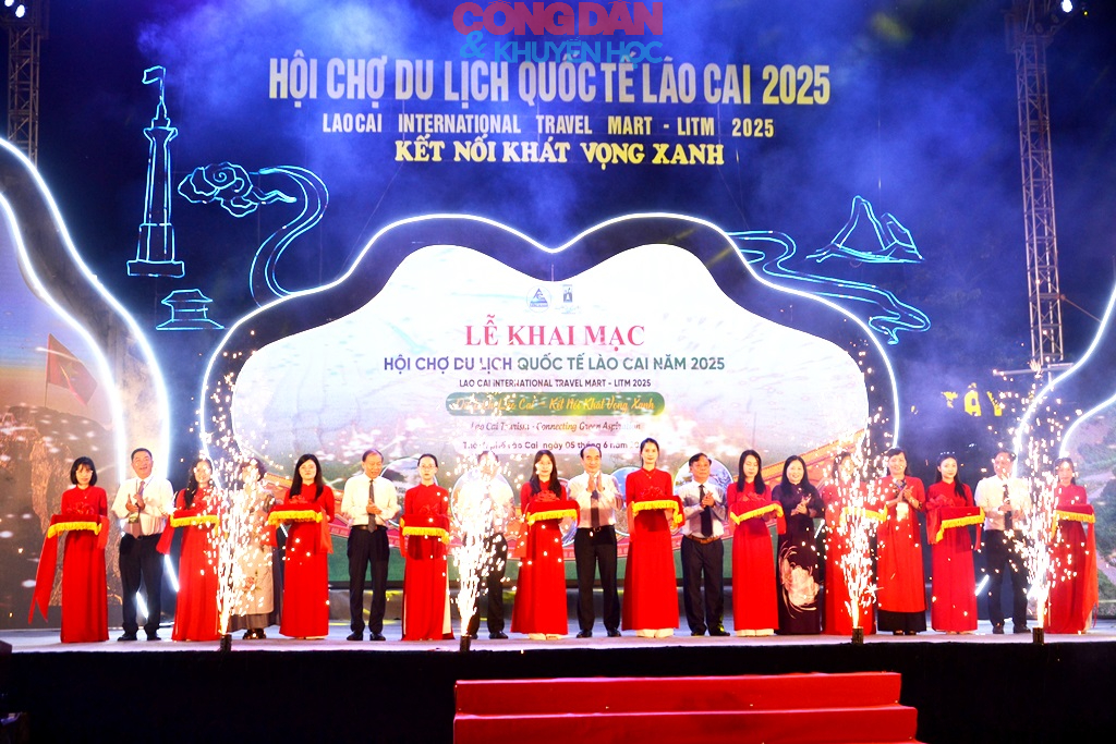Khai mạc Hội chợ du lịch quốc tế Lào Cai thu hút 10 quốc gia và vùng lãnh thổ, với hơn 130 gian hàng - Ảnh 1.