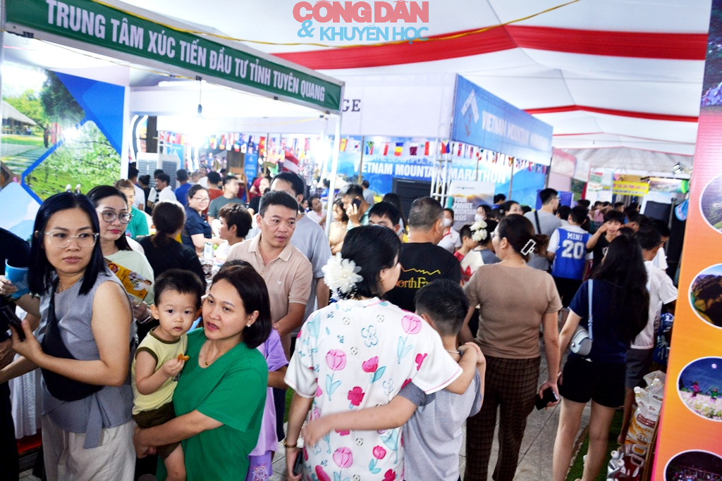 Khai mạc Hội chợ du lịch quốc tế Lào Cai thu hút 10 quốc gia và vùng lãnh thổ, với hơn 130 gian hàng - Ảnh 10.