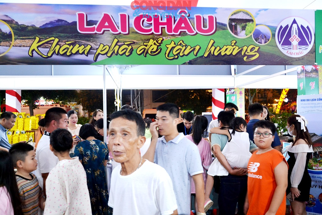 Khai mạc Hội chợ du lịch quốc tế Lào Cai thu hút 10 quốc gia và vùng lãnh thổ, với hơn 130 gian hàng - Ảnh 12.