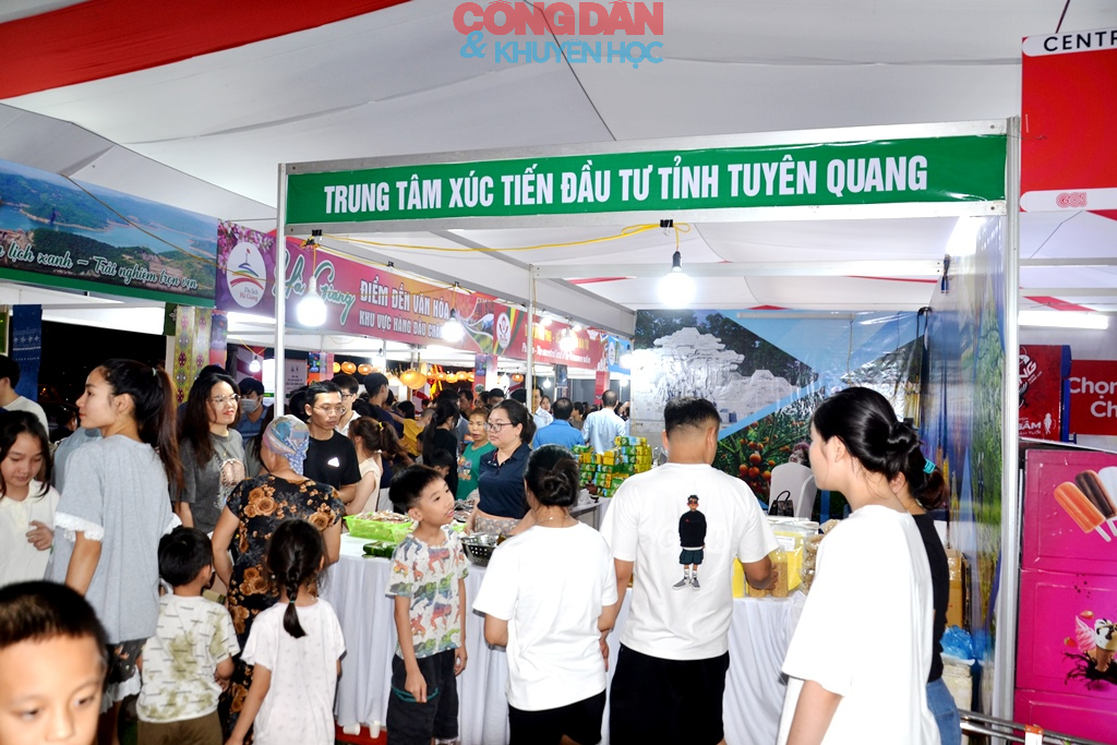 Khai mạc Hội chợ du lịch quốc tế Lào Cai thu hút 10 quốc gia và vùng lãnh thổ, với hơn 130 gian hàng - Ảnh 14.