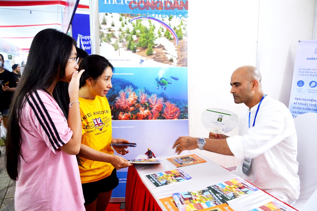 Khai mạc Hội chợ du lịch quốc tế Lào Cai thu hút 10 quốc gia và vùng lãnh thổ, với hơn 130 gian hàng - Ảnh 18.