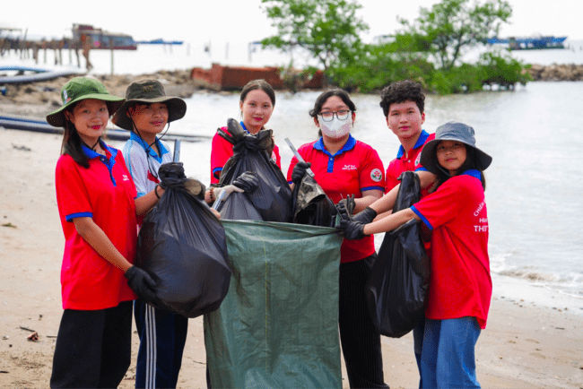 Gần 10.000 người Vingroup và tình nguyện viên ra quân làm sạch bờ biển tại 28 tỉnh, thành phố- Ảnh 8.