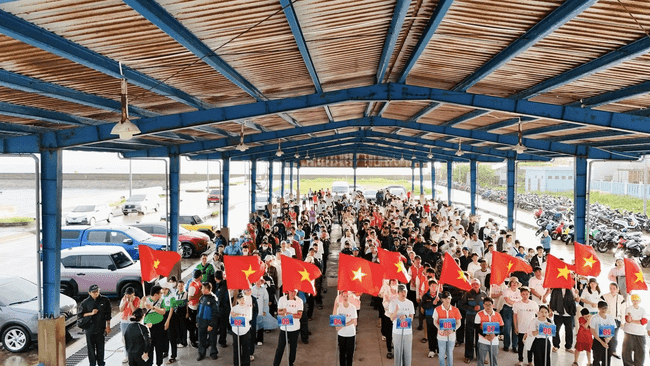 Gần 10.000 người Vingroup và tình nguyện viên ra quân làm sạch bờ biển tại 28 tỉnh, thành phố- Ảnh 12.
