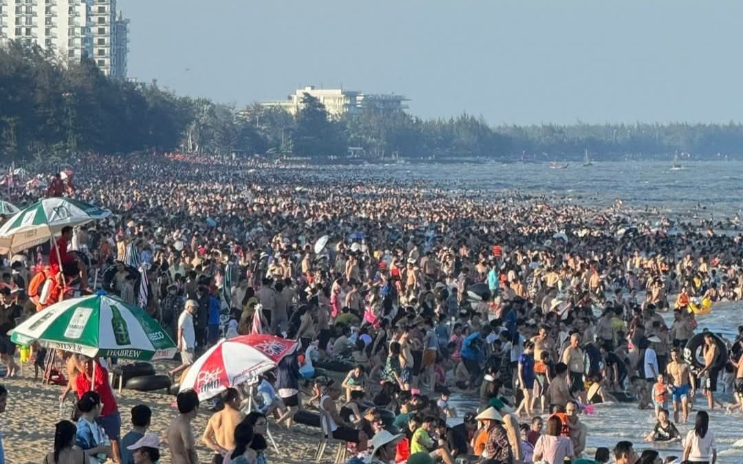 Sầm Sơn, Hải Tiến, Nghi Sơn 2026: Mục ti&ecirc;u hơn 11 triệu kh&aacute;ch, kh&ocirc;ng ch&egrave;o k&eacute;o, l&agrave;m gi&aacute;... - Ảnh 2.