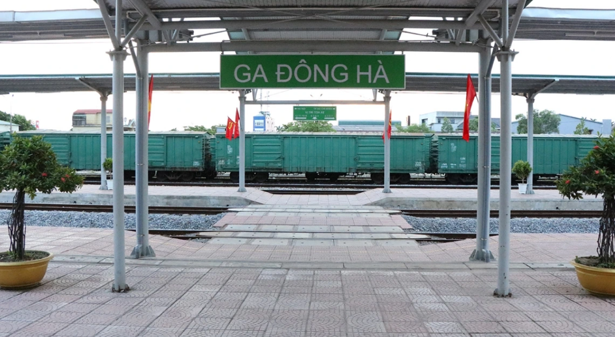 Dừng chạy tàu cho công chức đi làm chặng Đồng Hới - Đông Hà do lượng người đi quá ít - Ảnh 1.