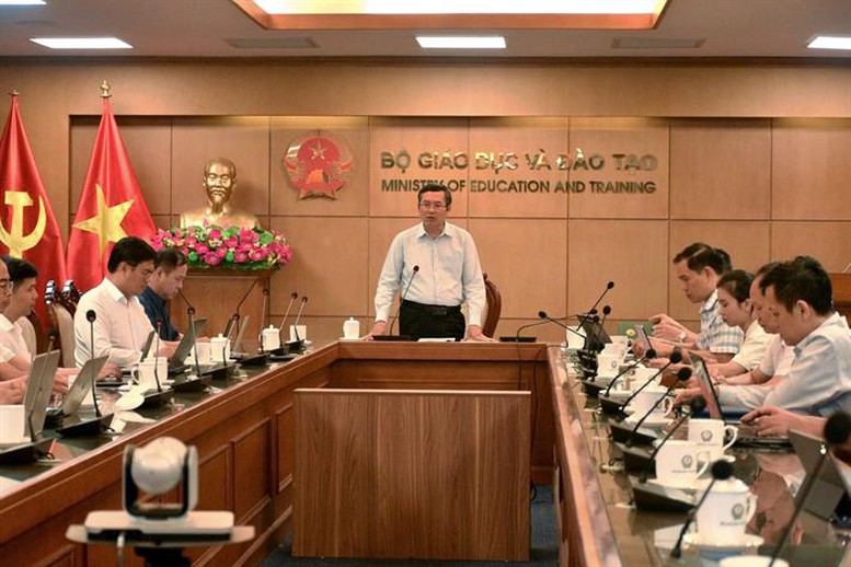 Bộ Giáo dục và Đào tạo họp bàn đưa “Bình dân học vụ số” đi vào triển khai thực chất - Ảnh 1.