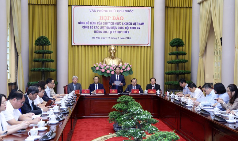 Công bố Luật Nhà giáo cùng 8 luật khác - Ảnh 1.
