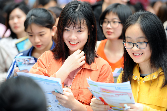 Dự kiến điểm chuẩn Trường Đại học Ngoại ngữ từ 19-25 - Ảnh 1.
