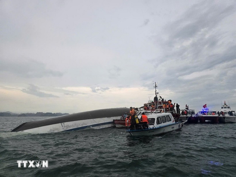 Nguyên nhân ban đầu: Dông lốc gây thảm họa chìm tàu đau xót - Ảnh 1.