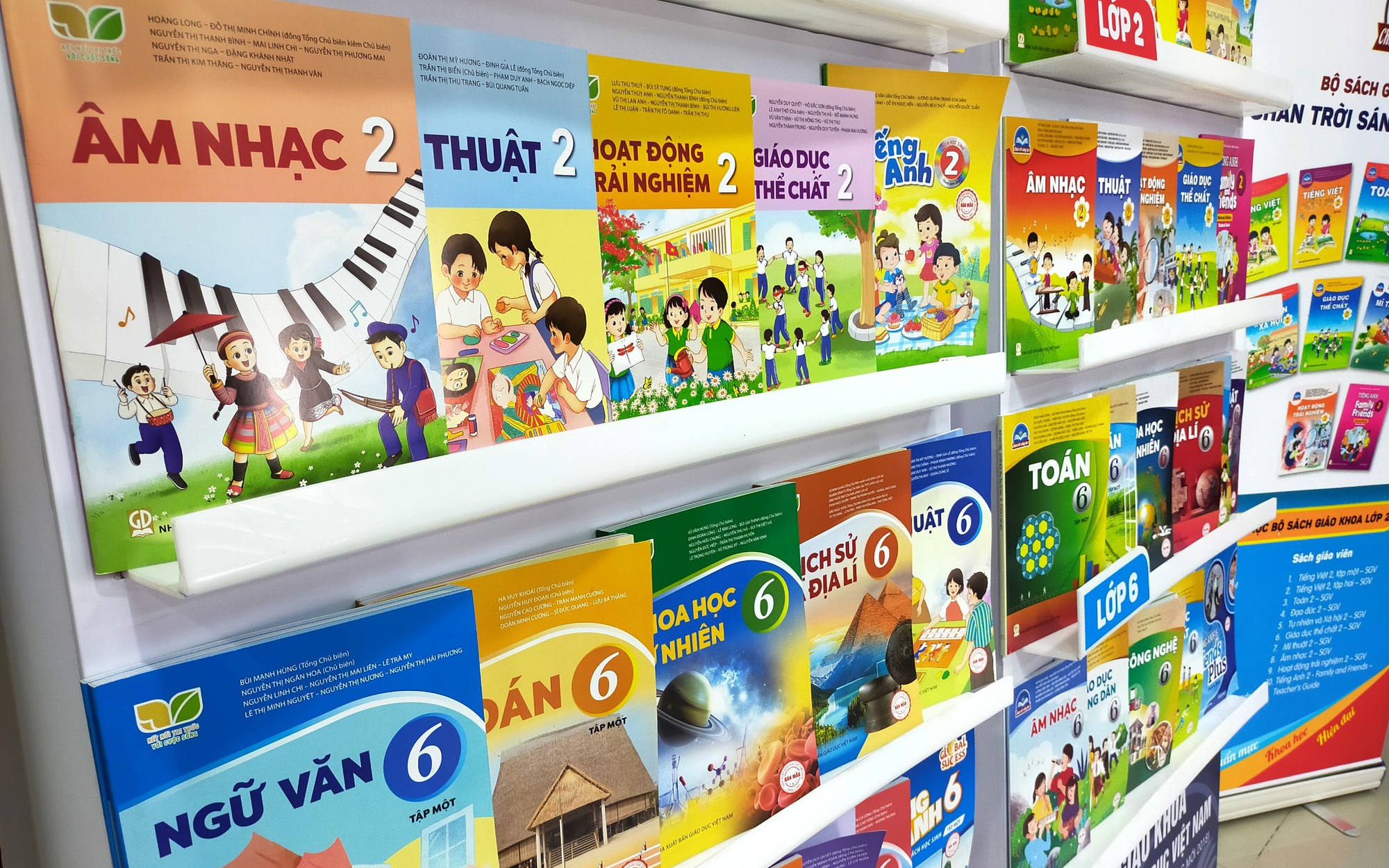 Đề nghị nghiên cứu bộ sách giáo khoa dùng chung - Ảnh 4.