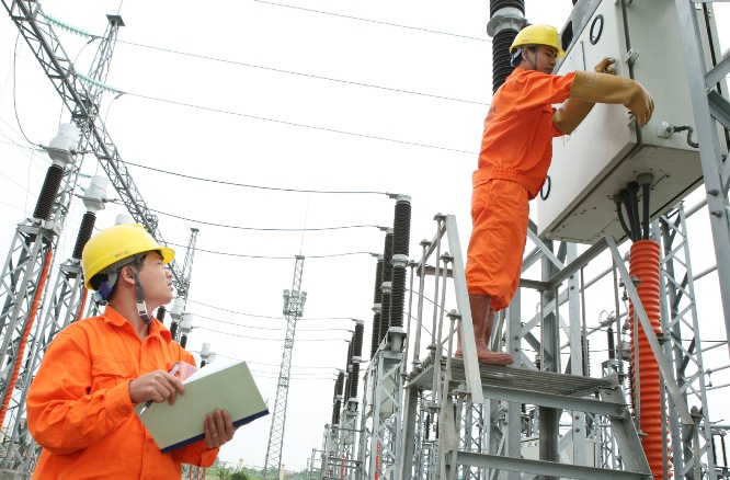 Hà Nội nắng nóng, hộ gia đình tăng nhu cầu tiêu thụ điện - Ảnh 1.