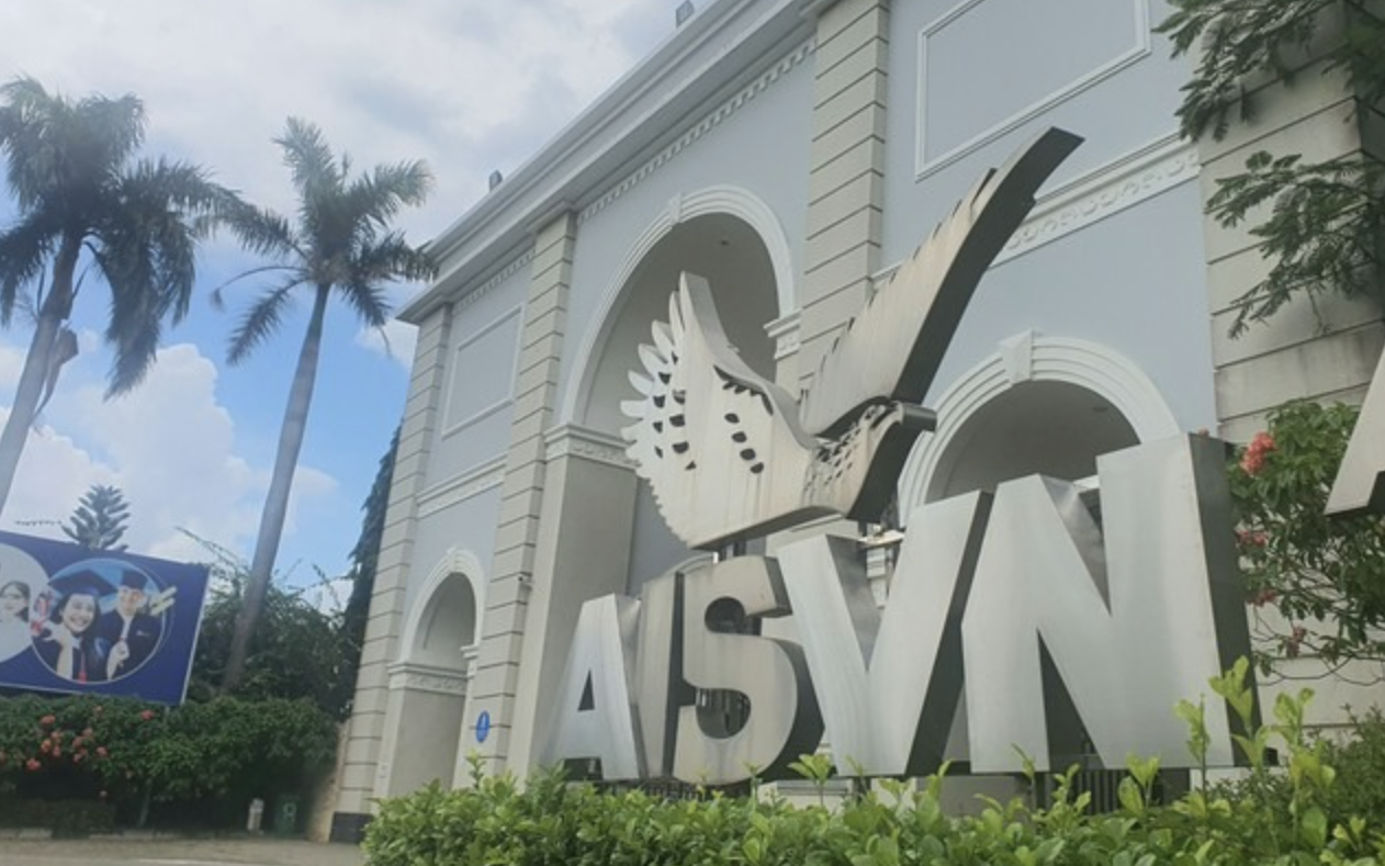 Đ&oacute;ng cửa 1 trường quốc tế, y&ecirc;u cầu quyền lợi cho phụ huynh v&agrave; học sinh - Ảnh 1.