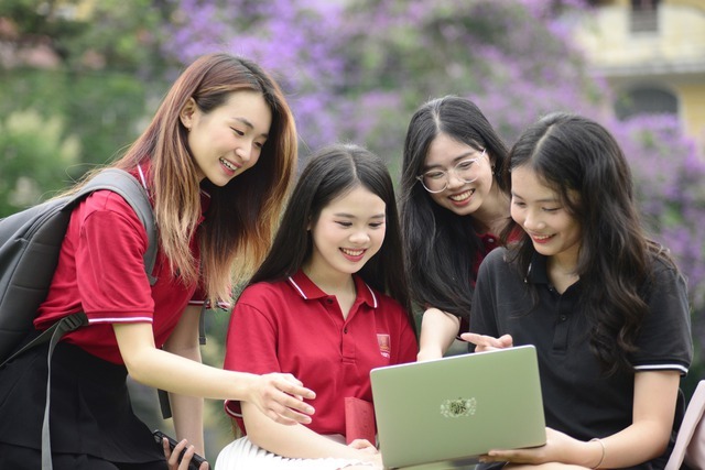Hệ lụy khôn lường từ "cơn bão" 344 tổ hợp xét tuyển đại học năm 2025 - Ảnh 1.