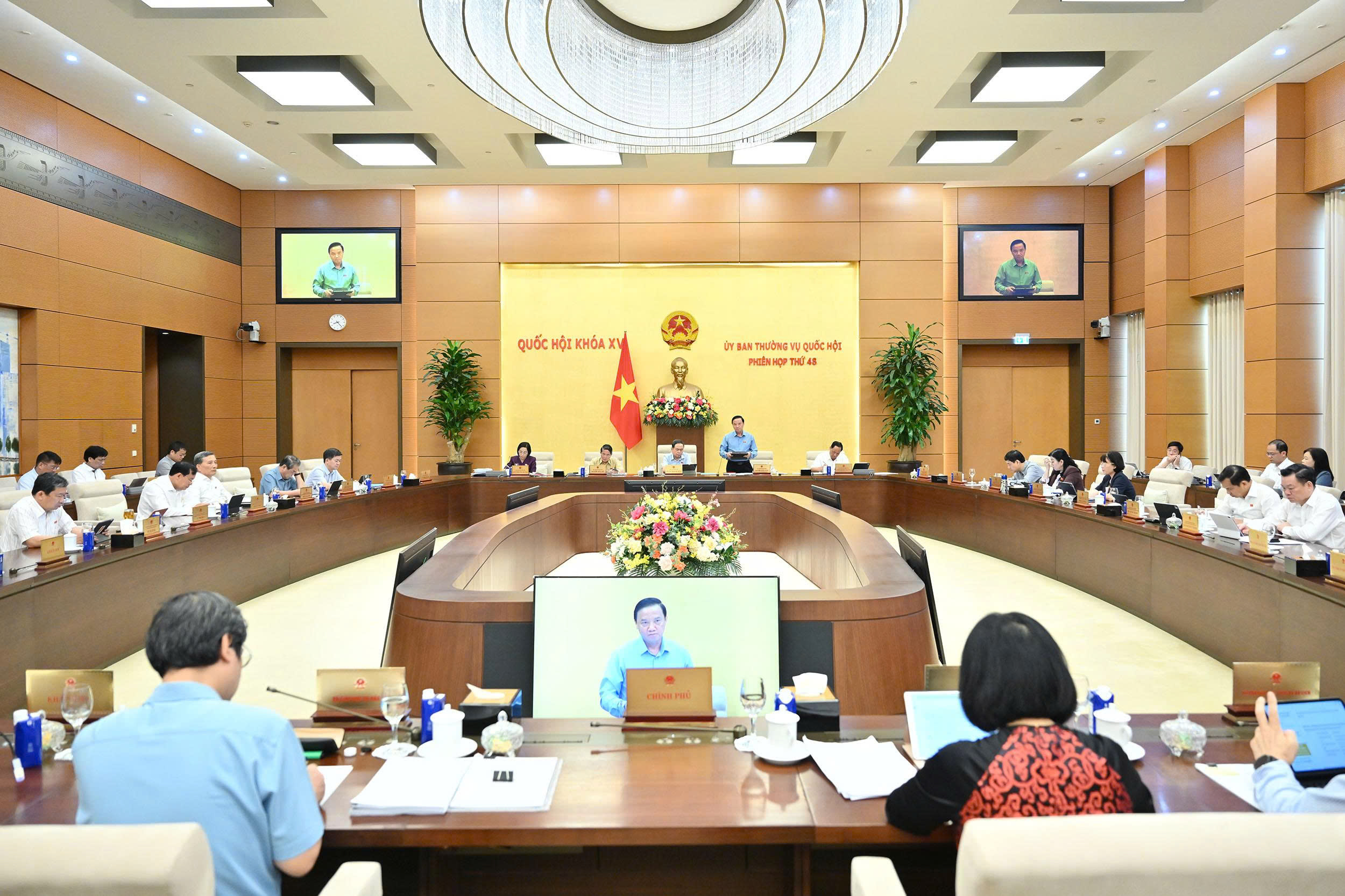 Đề nghị nghiên cứu có bộ sách giáo khoa dùng chung - Ảnh 1.