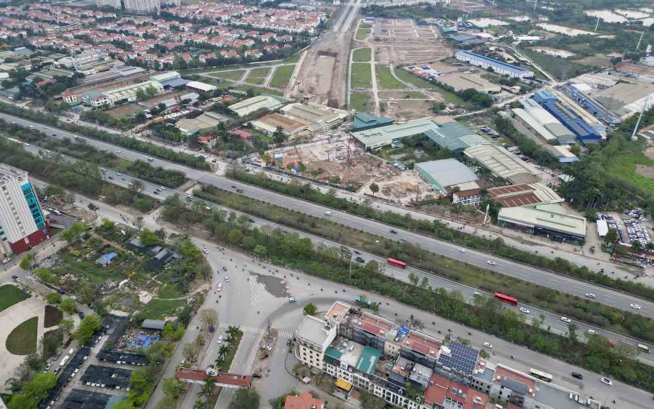 Một số phần đường tr&ecirc;n Đại lộ Thăng Long sẽ c&oacute; r&agrave;o chắn, giao th&ocirc;ng điều chỉnh - Ảnh 1.