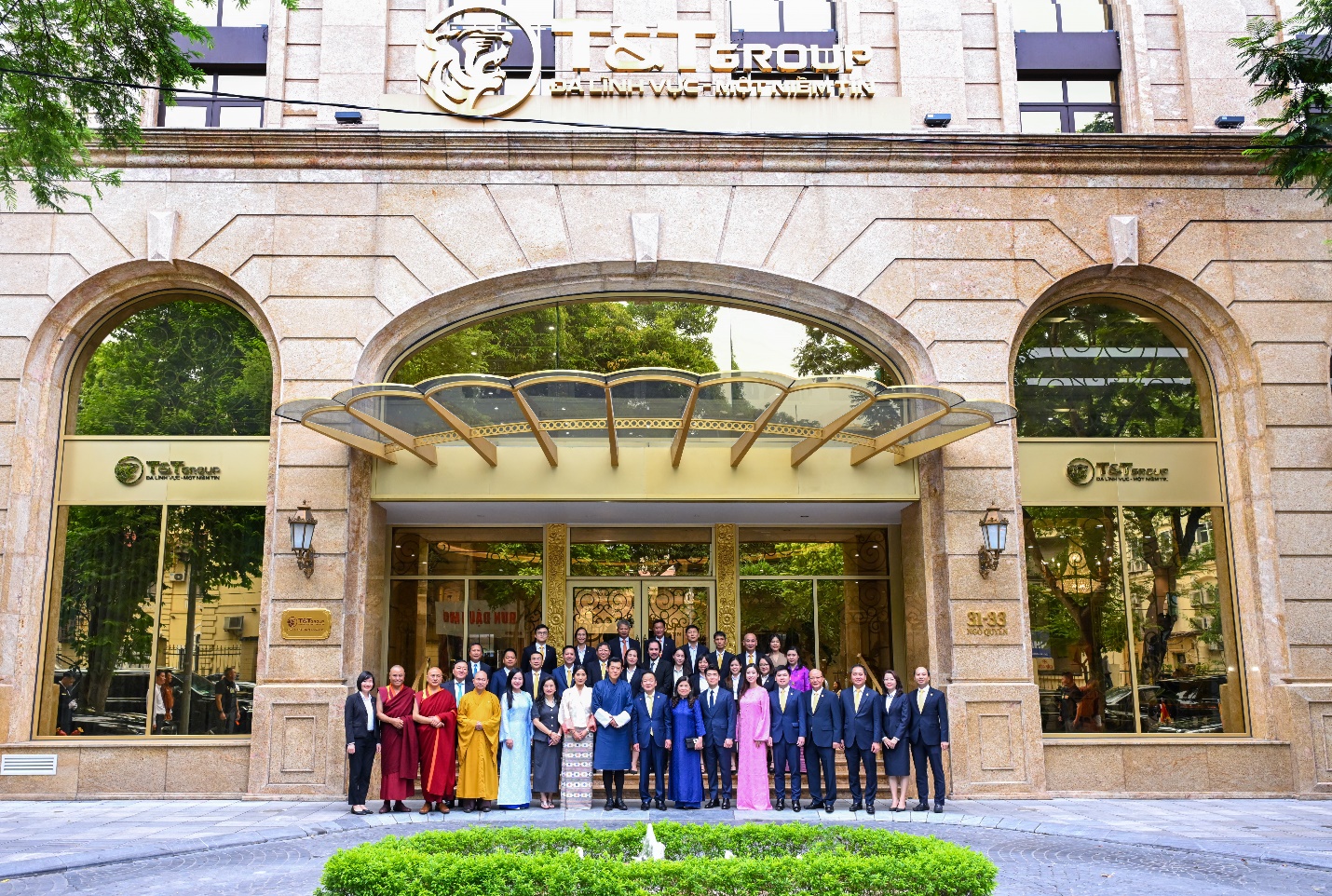 Quốc vương Bhutan và Hoàng hậu tới thăm Tập đoàn T&T Group- Ảnh 4.