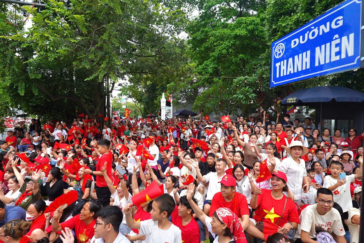 Trọn bộ cẩm nang hướng dẫn chi tiết để nhân dân có buổi đi xem Sơ duyệt diễu binh tối 27/8 thành công nhất- Ảnh 23. Trọn bộ cẩm nang hướng dẫn chi tiết để nhân dân có buổi đi xem Sơ duyệt diễu binh tối 27/8 thành công nhất- Ảnh 23.