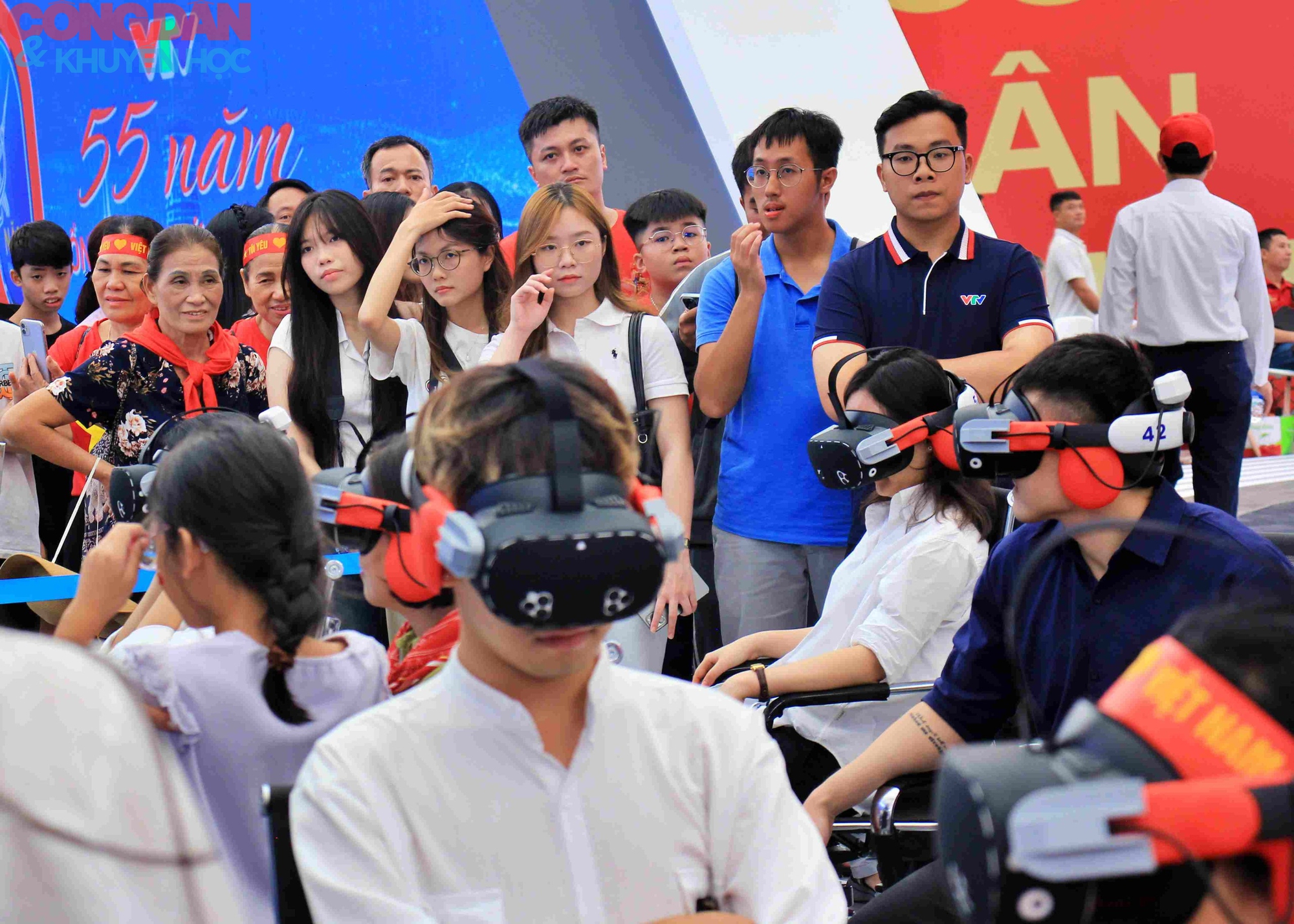 "Soi lịch sử" bằng lăng kính khoa học - công nghệ tại Triển lãm Thành tựu đất nước - Ảnh 4.