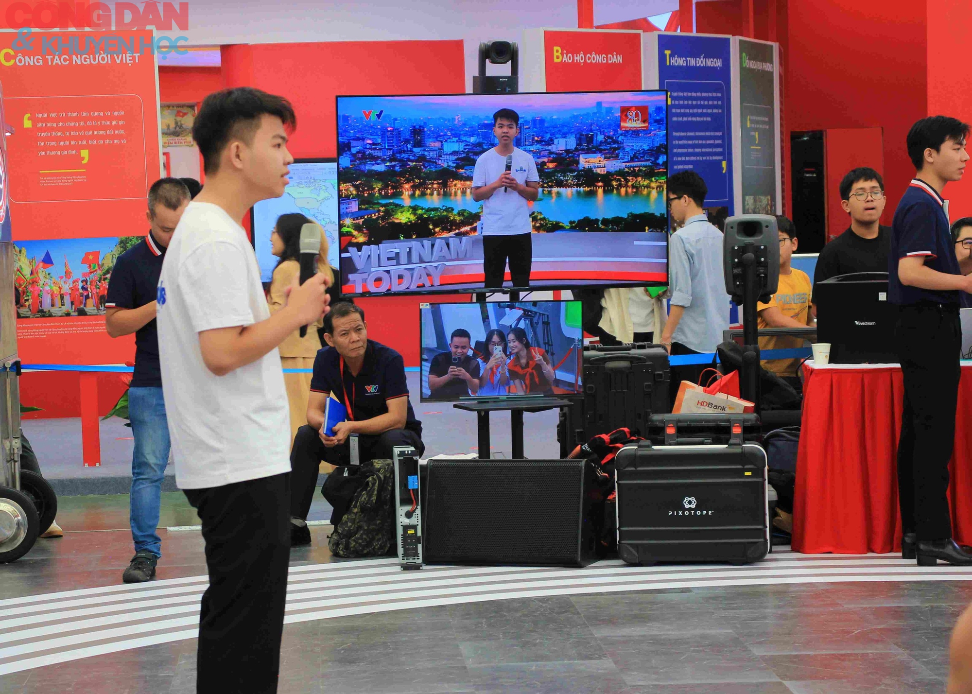 "Soi lịch sử" bằng lăng kính khoa học - công nghệ tại Triển lãm Thành tựu đất nước - Ảnh 5.
