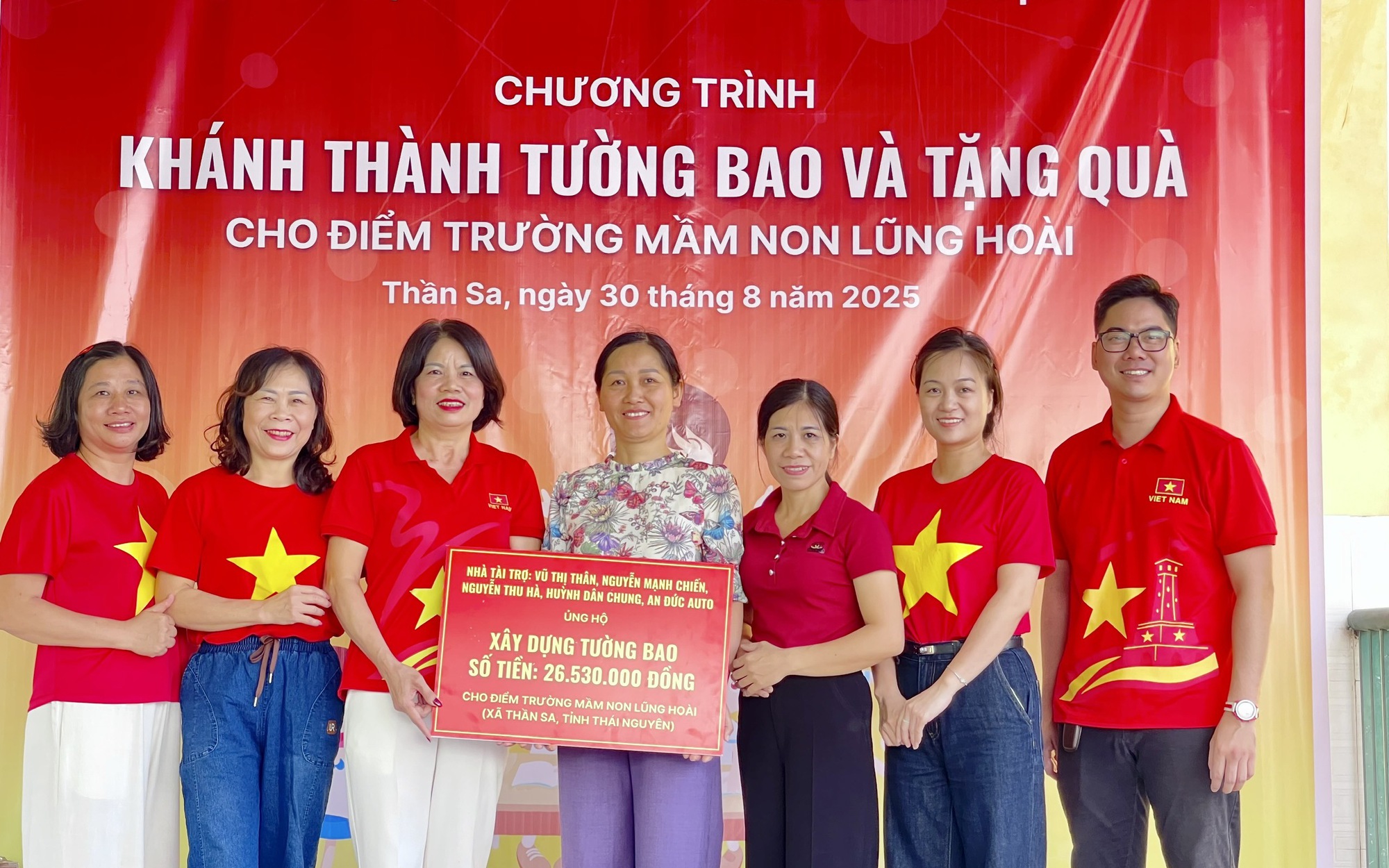 Ngày tựu trường đặc biệt của 80 em nhỏ vùng cao Lủng Siên - Ảnh 3.