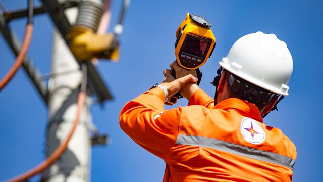 Nắng n&oacute;ng gia tăng, điện lực cảnh b&aacute;o h&oacute;a đơn tiền điện tăng cao - Ảnh 1.