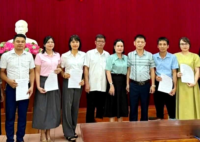 Lào Cai biệt phái 50 cán bộ, công chức cấp tỉnh đến làm việc tại các xã, phường trong thời hạn 3 năm - Ảnh 1.