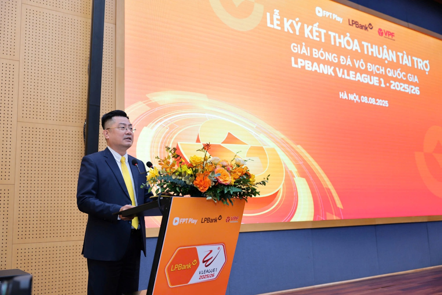 LPBank tiếp tục đồng hành cùng bóng đá Việt Nam tại V.League 1-2025/26 - Ảnh 1.