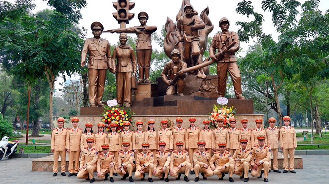Cảnh sát giao thông Hà Nội công bố số điện thoại các Đội trưởng đơn vị để tiếp nhận phản ánh của người dân - Ảnh 1.