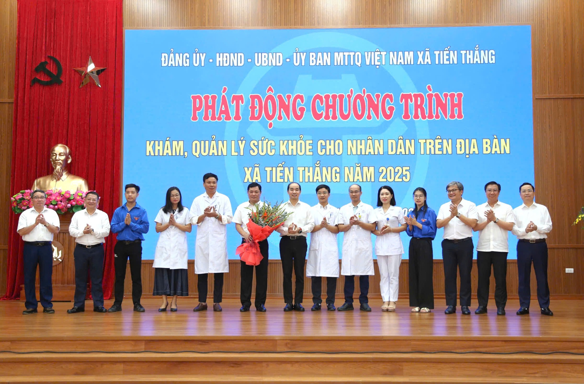 Hơn 60.000 người dân xã Tiến Thắng được khám, quản lý sức khỏe miễn phí- Ảnh 1. Một xã tại Hà Nội khám sức khỏe miễn phí cho 60.000 người dân đến hết tháng 10/2025 - Ảnh 1.