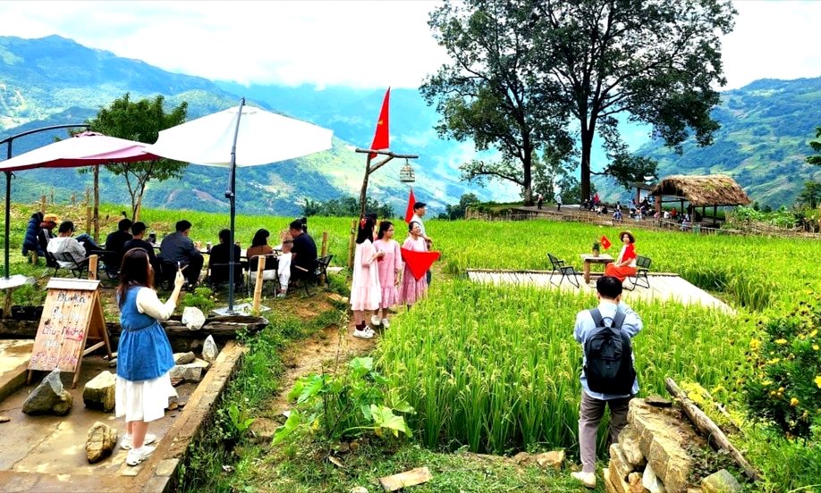 Lên núi cao Y Tý với cờ Tổ quốc tung bay ngày Quốc khánh 2/9 - Ảnh 4.
