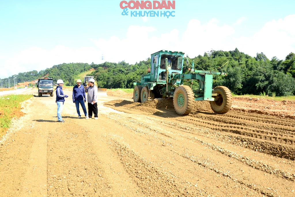Gỡ khó, đẩy nhanh tiến độ xây dựng đường vành đai và cầu biên giới Việt – Trung ở Lào Cai - Ảnh 1.