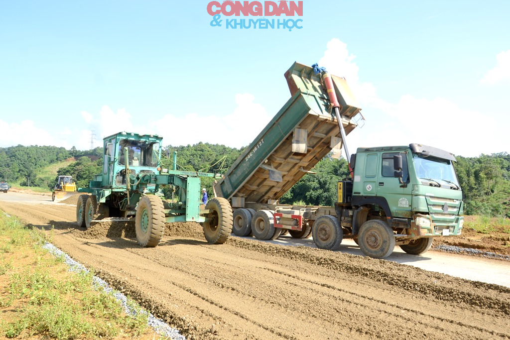 Gỡ khó, đẩy nhanh tiến độ xây dựng đường vành đai và cầu biên giới Việt – Trung ở Lào Cai - Ảnh 2.