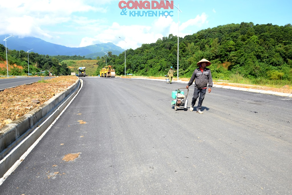Gỡ khó, đẩy nhanh tiến độ xây dựng đường vành đai và cầu biên giới Việt – Trung ở Lào Cai - Ảnh 3.