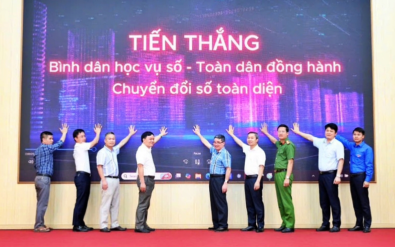 Tiến Thắng tiên phong đưa "Bình dân học vụ số" đến từng cán bộ, giáo viên - Ảnh 1.