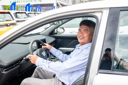 Khách mua 250 xe VinFast Limo Green: “Xe điện tối ưu lợi nhuận tốt hơn hẳn xe xăng”- Ảnh 3.