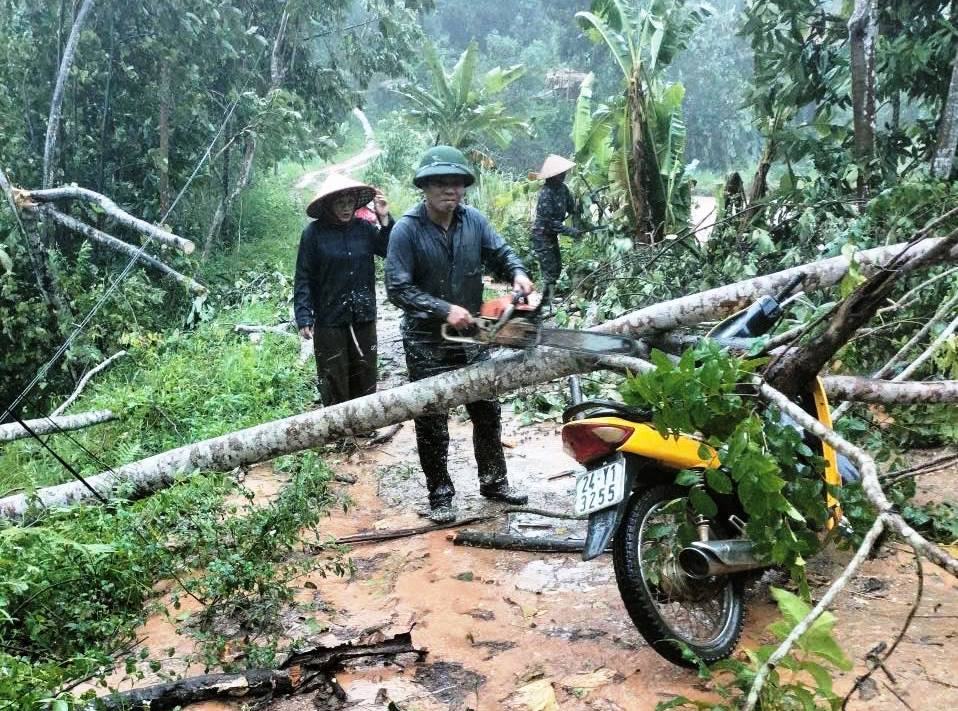 Bão số 10 gây mưa lớn tại Lào Cai, làm 1 người mất tích, thiệt hại hàng trăm ngôi nhà- Ảnh 19.