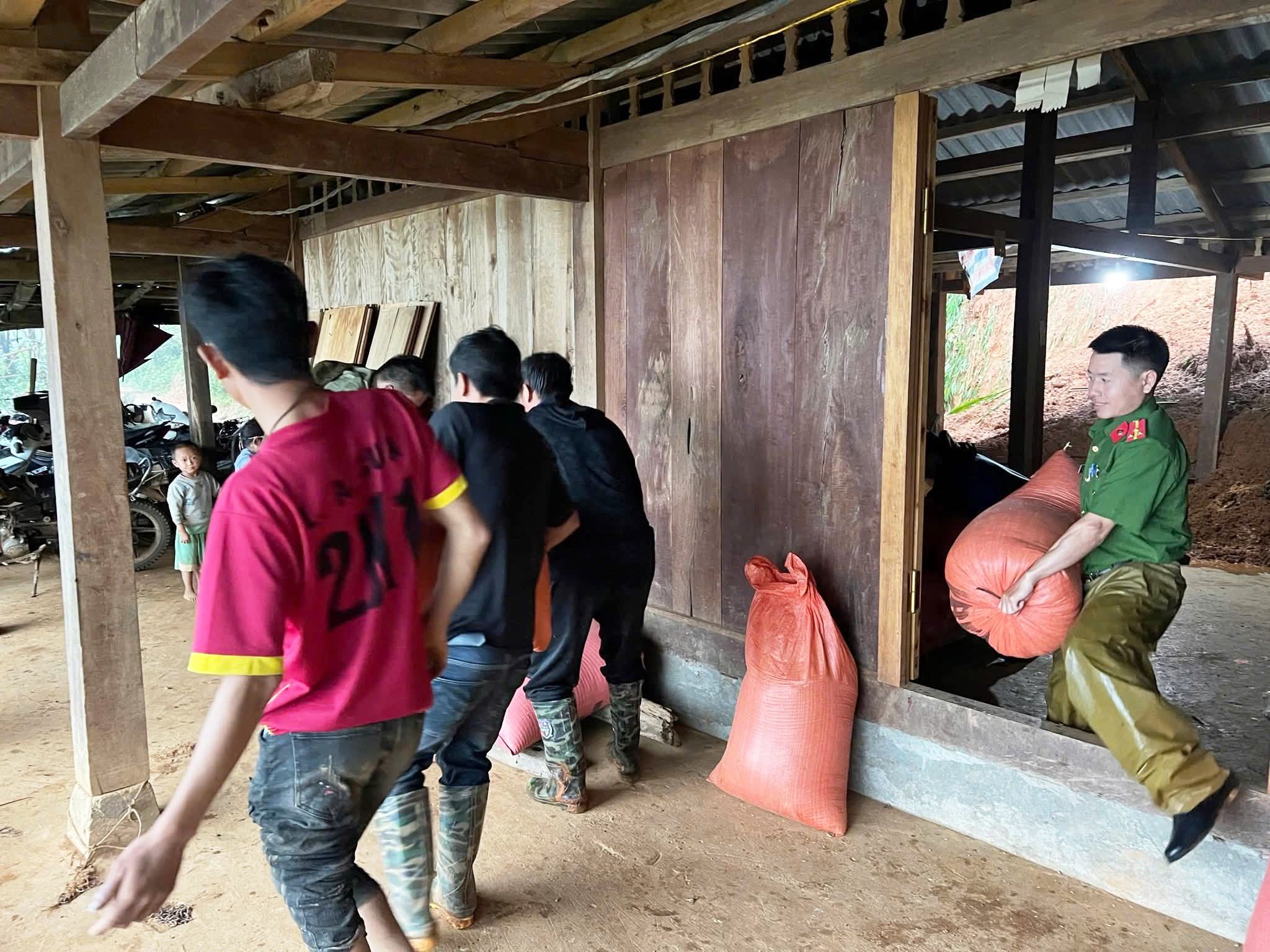 Bão số 10 gây mưa lớn tại Lào Cai, làm 1 người mất tích, thiệt hại hàng trăm ngôi nhà- Ảnh 17.