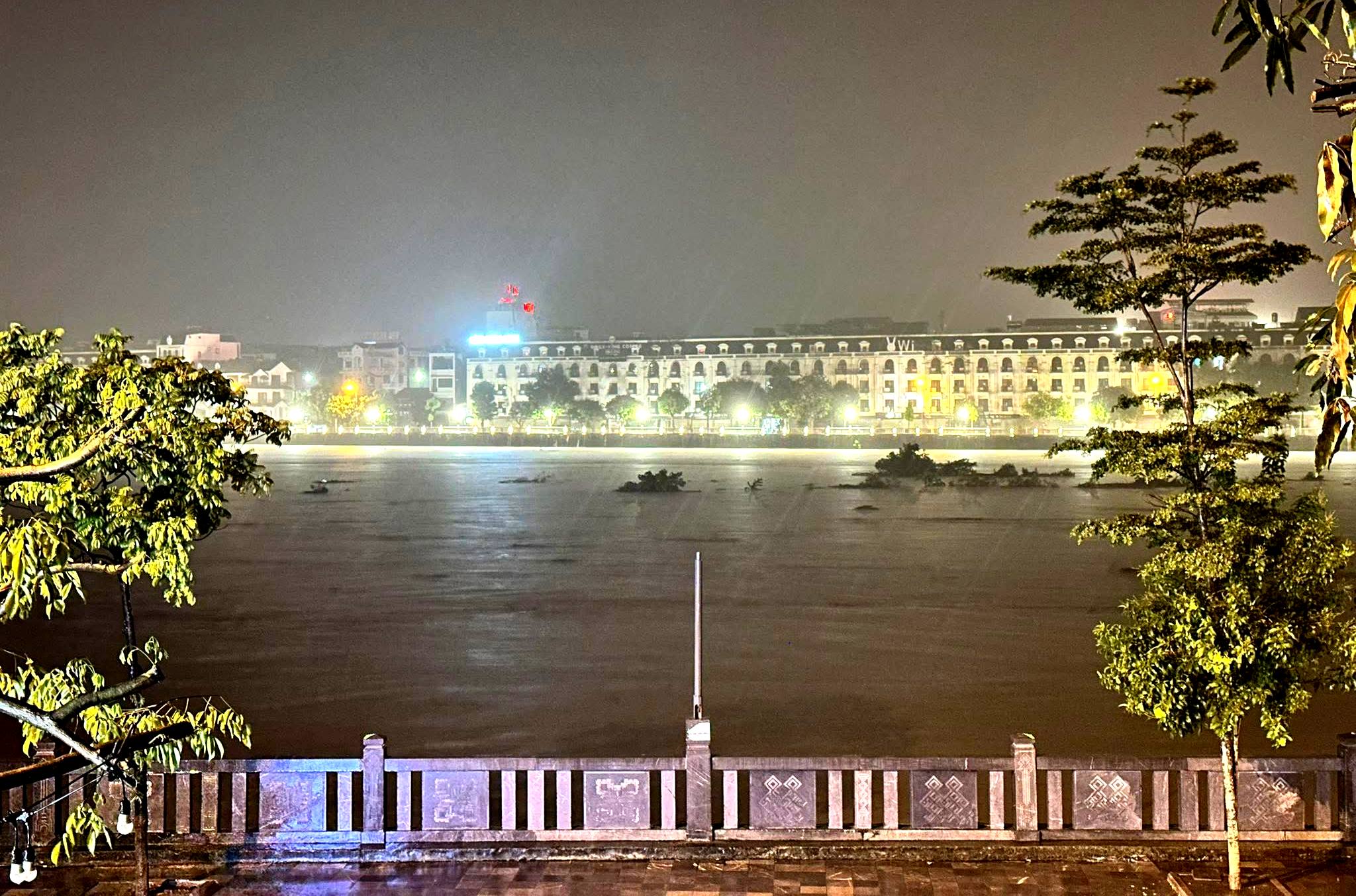 Bão số 10 gây mưa lớn tại Lào Cai, làm 1 người mất tích, thiệt hại hàng trăm ngôi nhà- Ảnh 12.