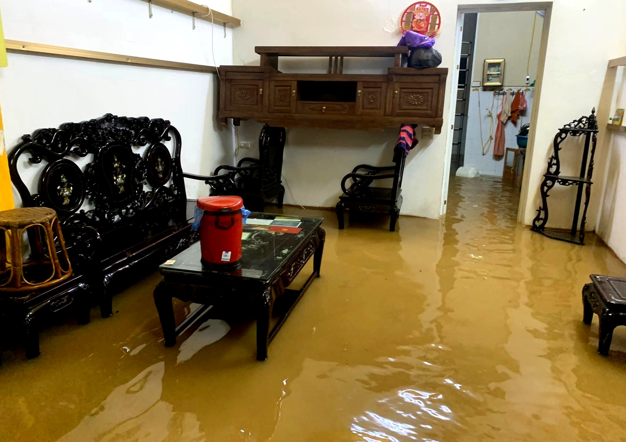Bão số 10 gây mưa lớn tại Lào Cai, làm 1 người mất tích, thiệt hại hàng trăm ngôi nhà- Ảnh 15.