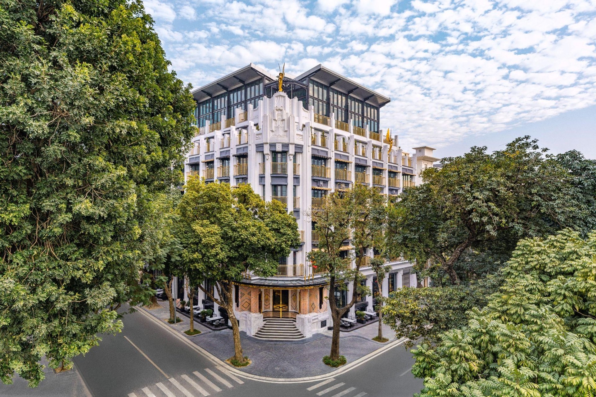 Sun Group hợp tác chiến lược với 2 đối tác quốc tế hàng đầu trong lĩnh vực hàng không và quản trị khách sạn - Ảnh 3.