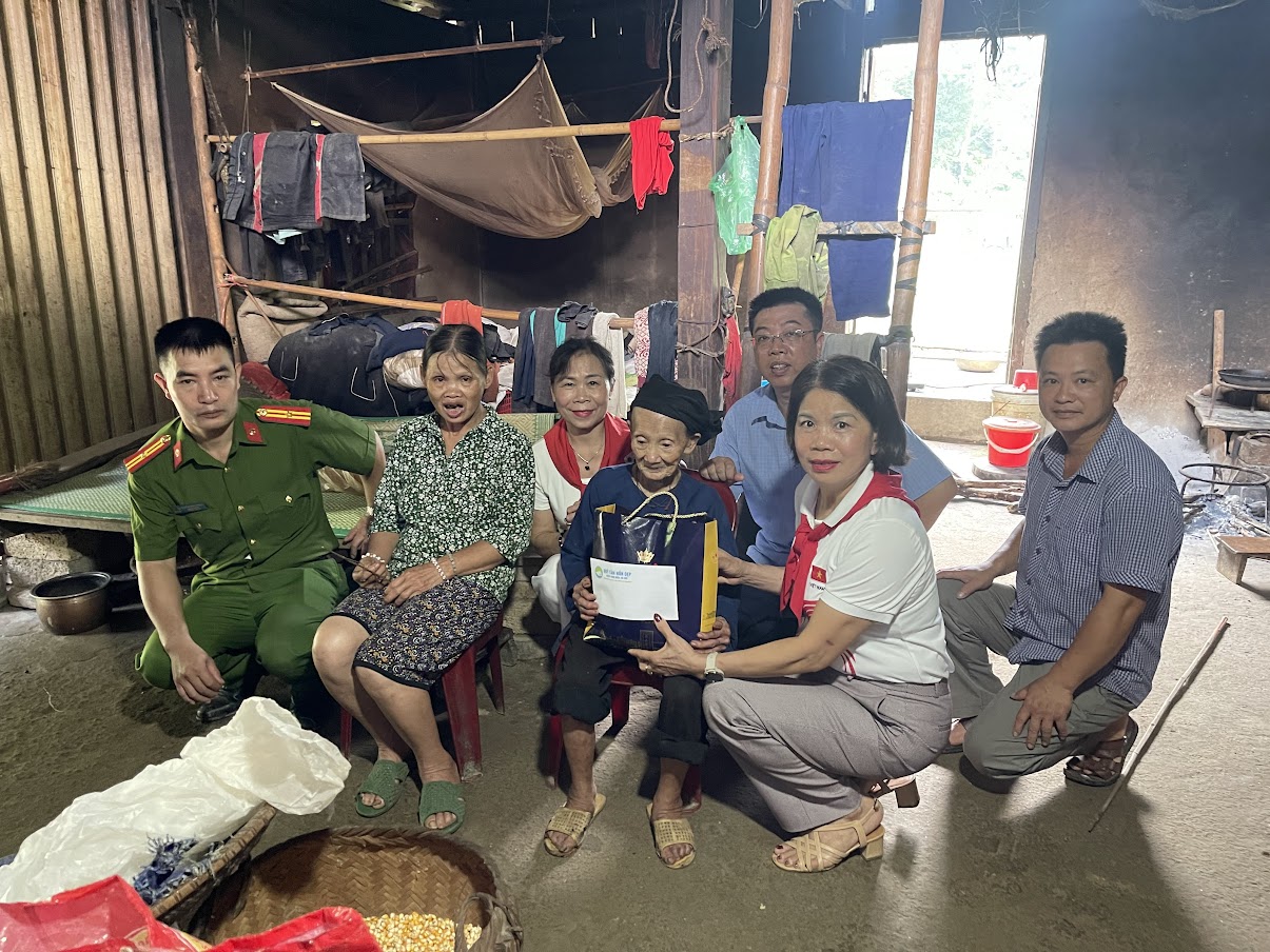 Ngày tựu trường đặc biệt của 80 em nhỏ vùng cao Lủng Siên - Ảnh 33.