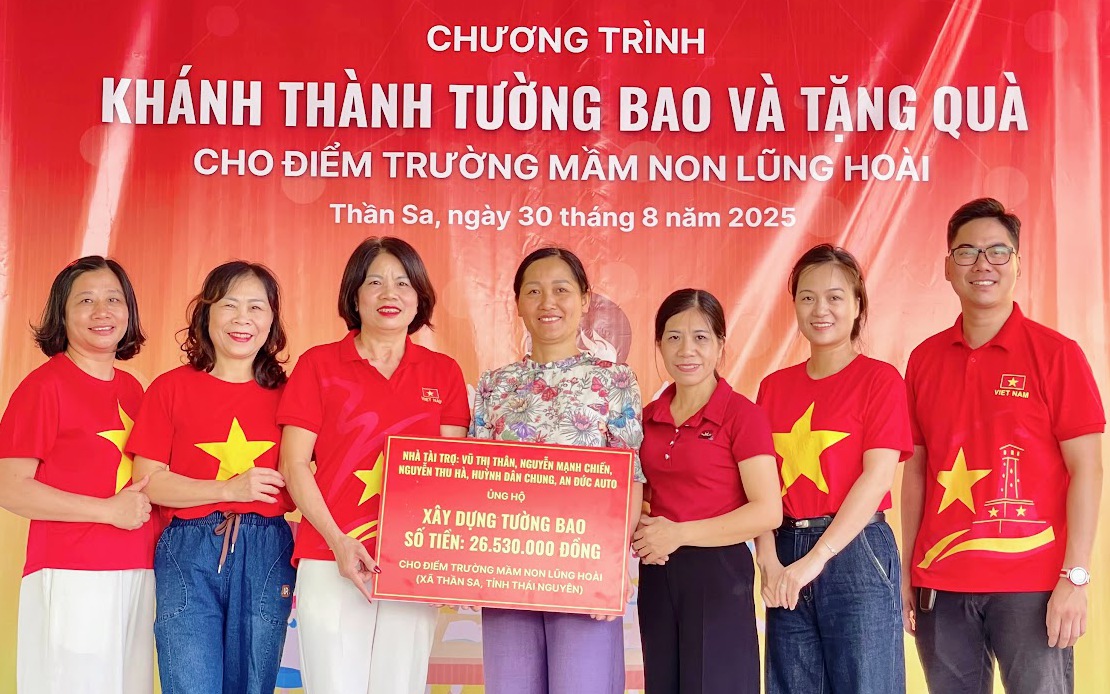 Ngày tựu trường đặc biệt của 80 em nhỏ vùng cao Lủng Siên - Ảnh 3.