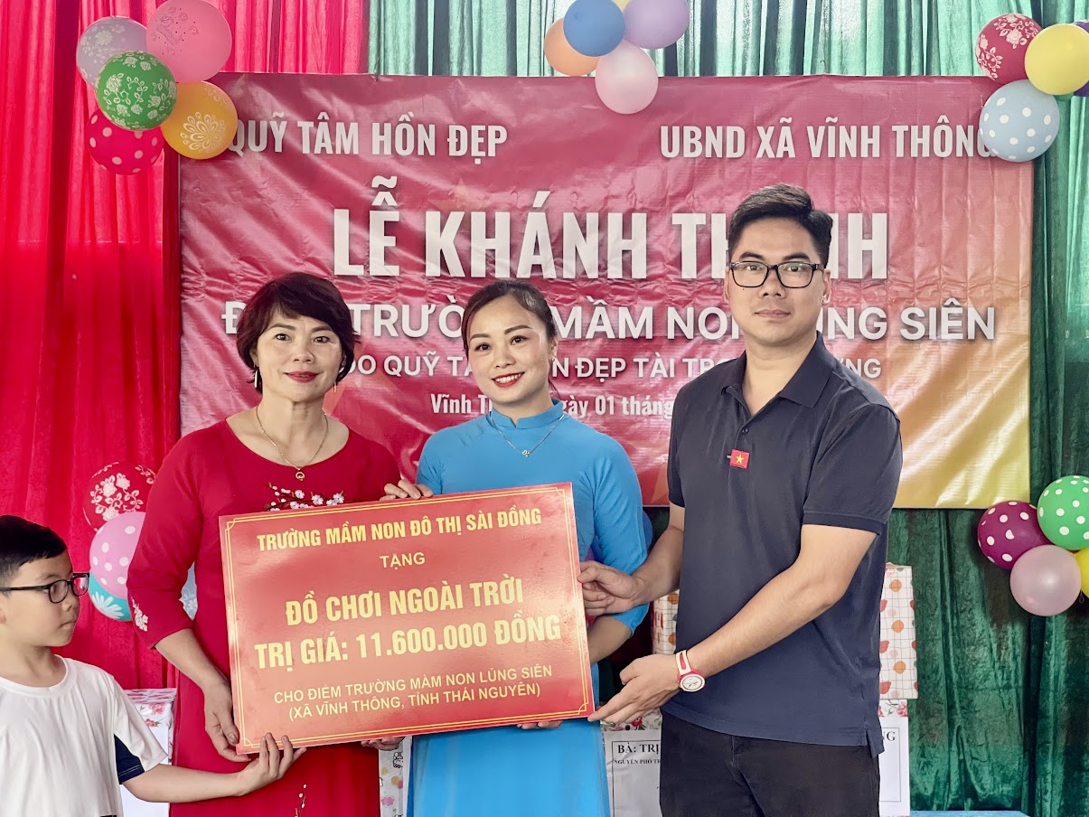 Ngày tựu trường đặc biệt của 80 em nhỏ vùng cao Lủng Siên - Ảnh 15.