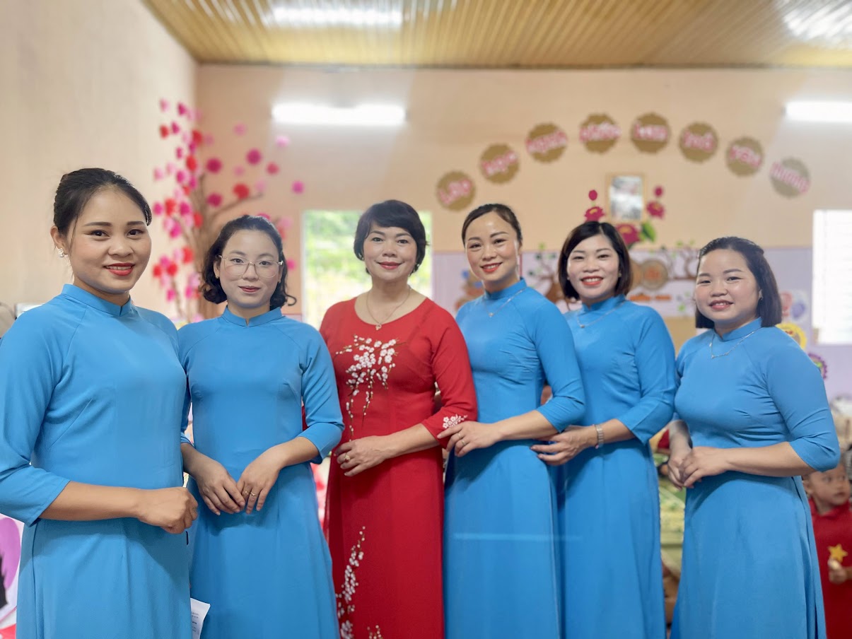Ngày tựu trường đặc biệt của 80 em nhỏ vùng cao Lủng Siên - Ảnh 8.