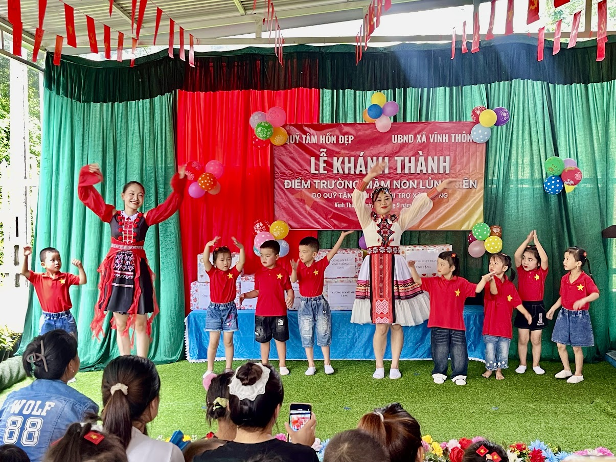 Ngày tựu trường đặc biệt của 80 em nhỏ vùng cao Lủng Siên - Ảnh 5.