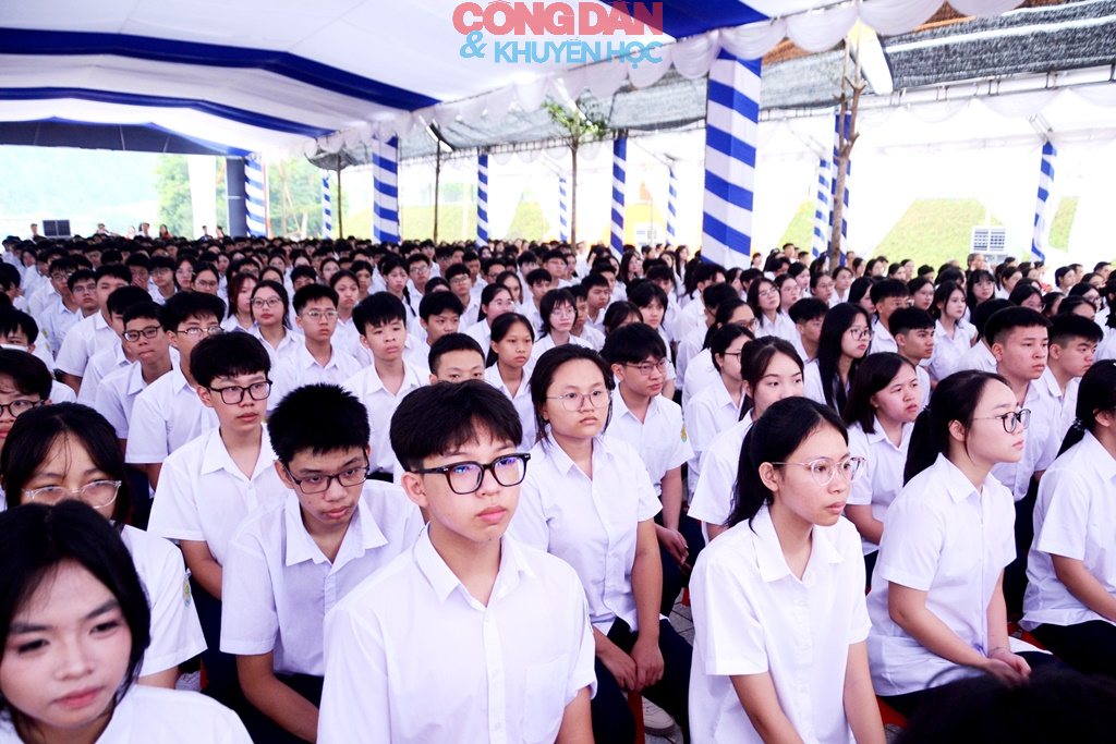 Khánh thành Trường trung học phổ thông chuyên Lào Cai và khai giảng năm học mới - Ảnh 7.