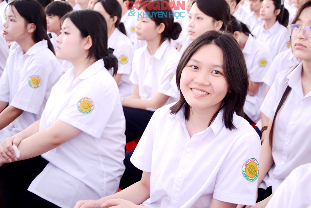 Khánh thành Trường trung học phổ thông chuyên Lào Cai và khai giảng năm học mới - Ảnh 9.