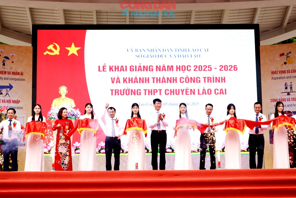 Khánh thành Trường trung học phổ thông chuyên Lào Cai và khai giảng năm học mới - Ảnh 10.