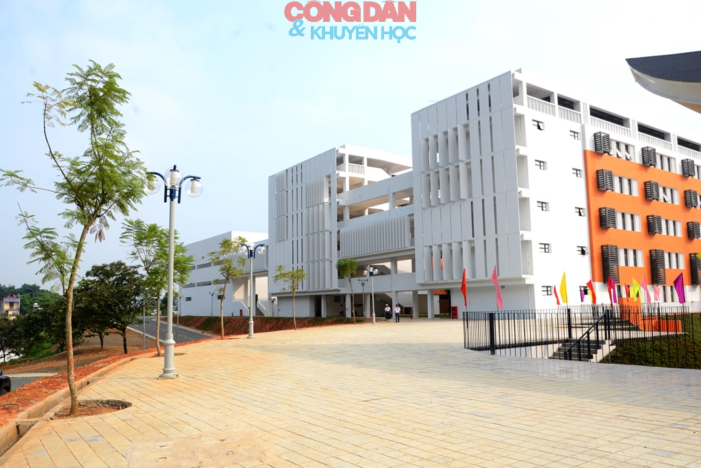 Khánh thành Trường trung học phổ thông chuyên Lào Cai và khai giảng năm học mới - Ảnh 14.