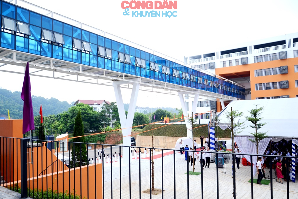 Khánh thành Trường trung học phổ thông chuyên Lào Cai và khai giảng năm học mới - Ảnh 18.